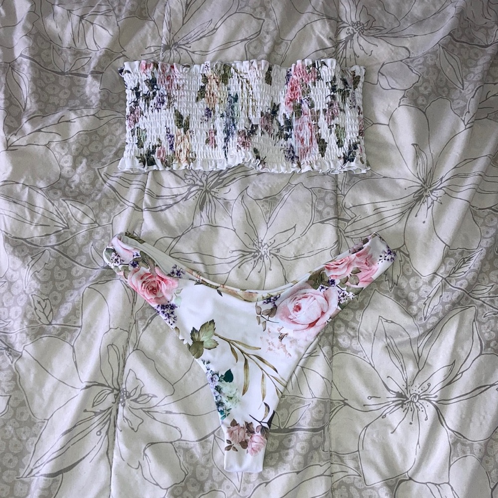 New! Floral Ruched Bikini 🌷